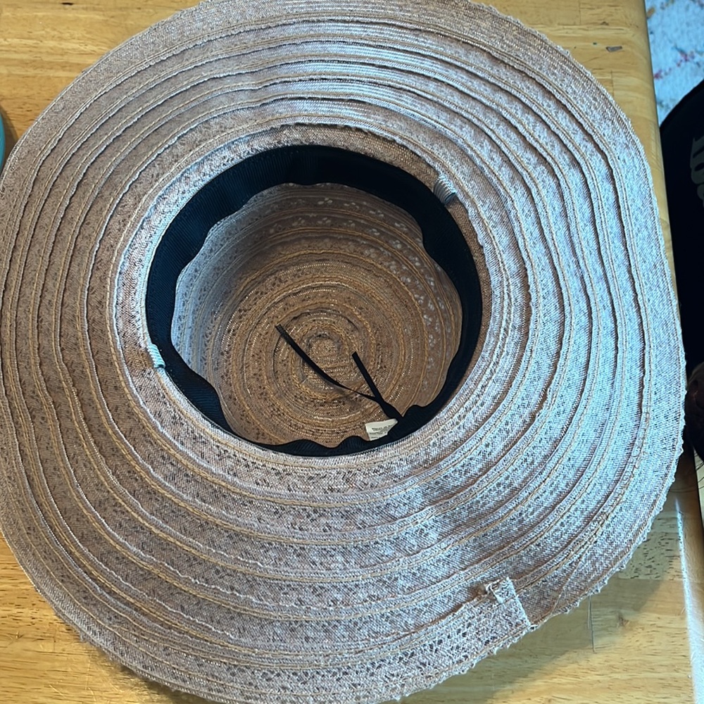 Wide brim hat - Picture 2 of 2